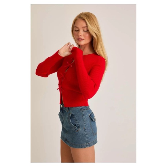 Le Lis Red Ribbon Bow Tie Front Sweater | Size M | Holiday Party Christmas Top - Picture 2 of 7